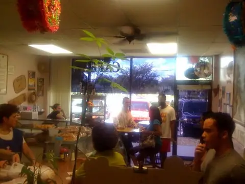 El Recreo Bakery