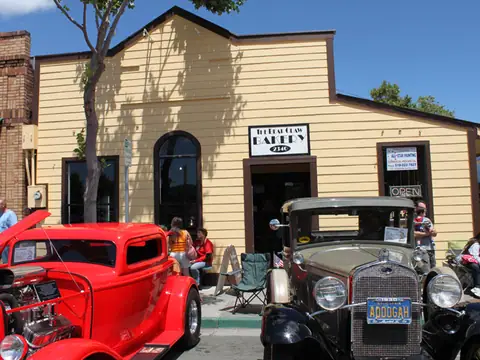 Bear Claw Bakery and Cafe in Pinole, CA