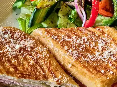Papagalino's Cafe