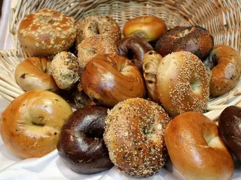 904 Bagels and More