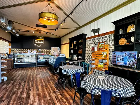 R44 Butcher and Baker Shoppe in Mantua, OH