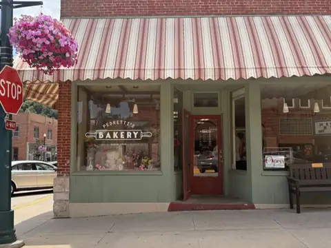 Pedretti's Bakery