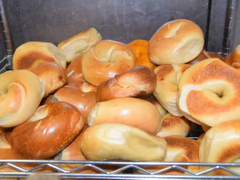 Wally's Bagel Nosh