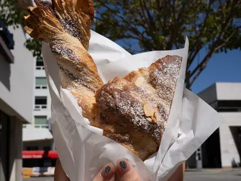 DoLy's Delectables in Long Beach, CA
