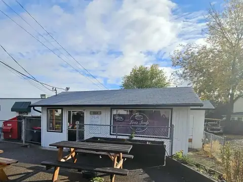 Lou's Loafs in Central Point, OR
