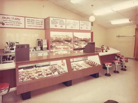 Donutland in Cedar Rapids, IA