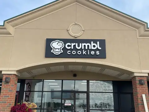 Crumbl - Western Hills