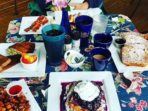 Bella's