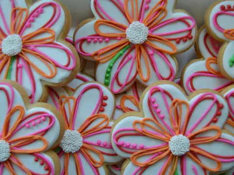 Lou Lou Bakes
