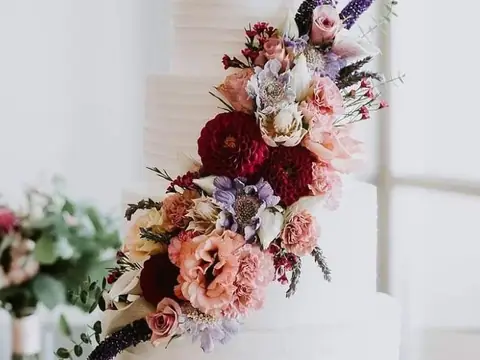 Above & Beyond Wedding Cakes