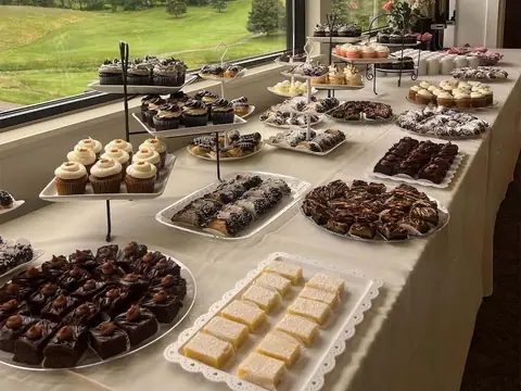 Red Velvet Cakes & Pastries