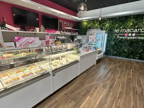 Le Macaron French Pastries