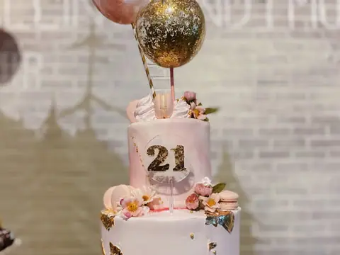 AwesomeYo’s Kitchen & Cakes