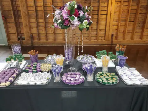 Specialty Cakes & Desserts