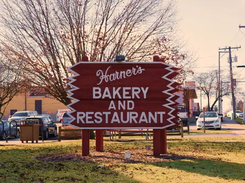 Harner's Bakery in Aurora, IL