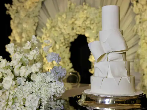 Wedding Cakes by Tammy Allen
