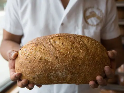Dos Hermanos Bakery