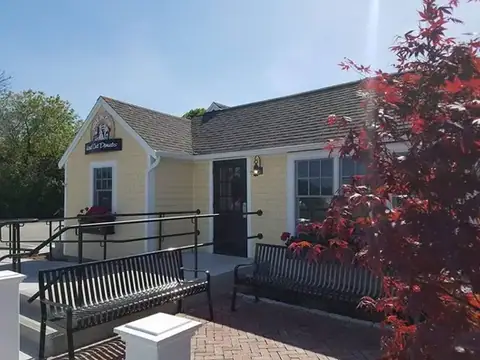 Hole In One Bakery and Coffee Shop in Eastham, MA