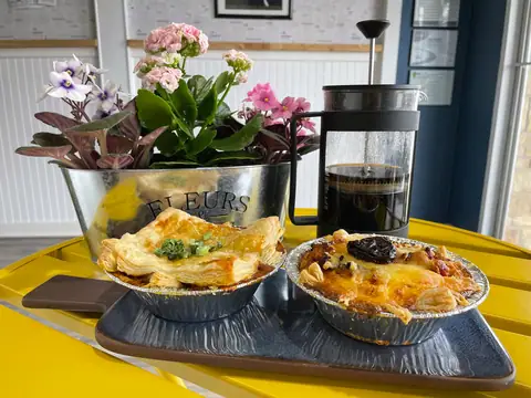 Pots and Pies Bakery in Crystal Lake, IL