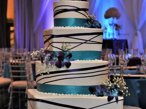 Lakes Cakes in Commerce Township, MI