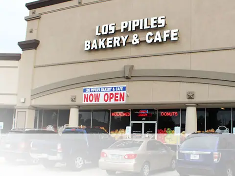 Los Pipiles Bakery & Cafe