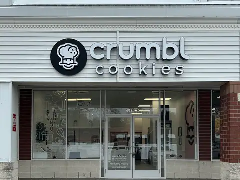 Crumbl - Fairlawn
