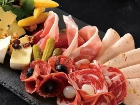 Eataliano Bakery & Wine Bar in Boca Raton, FL