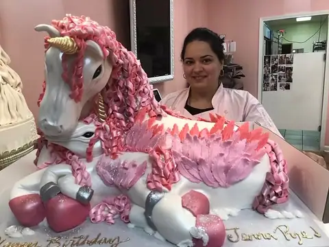 Custom Cakes by Liud