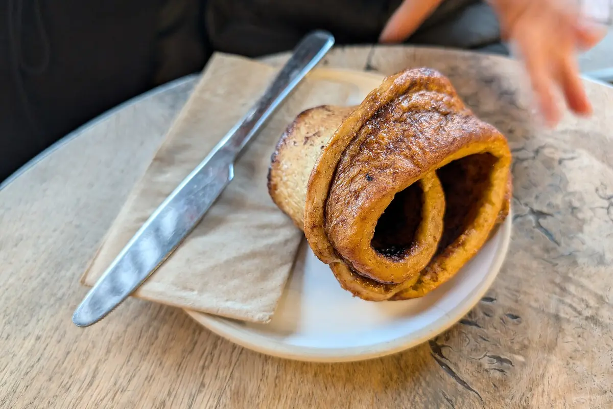 Cinnamon bun - Bread & Milk 2024-11-18 — illustrative photo
