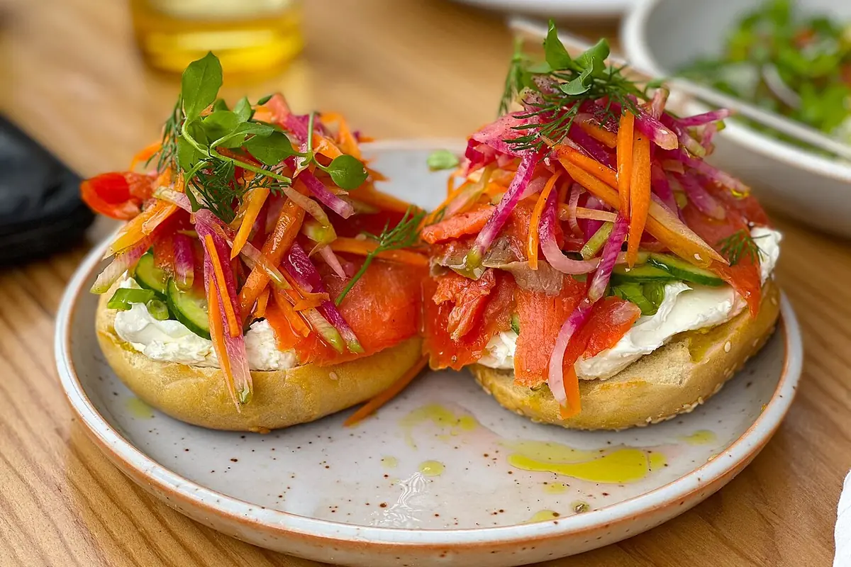 Bagel with cream cheese, salmon and vegetables - Sarah Stierch — illustrative photo