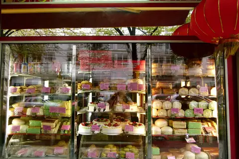 Vitrine de patisserie chinoise avenue de Choisy — illustrative photo