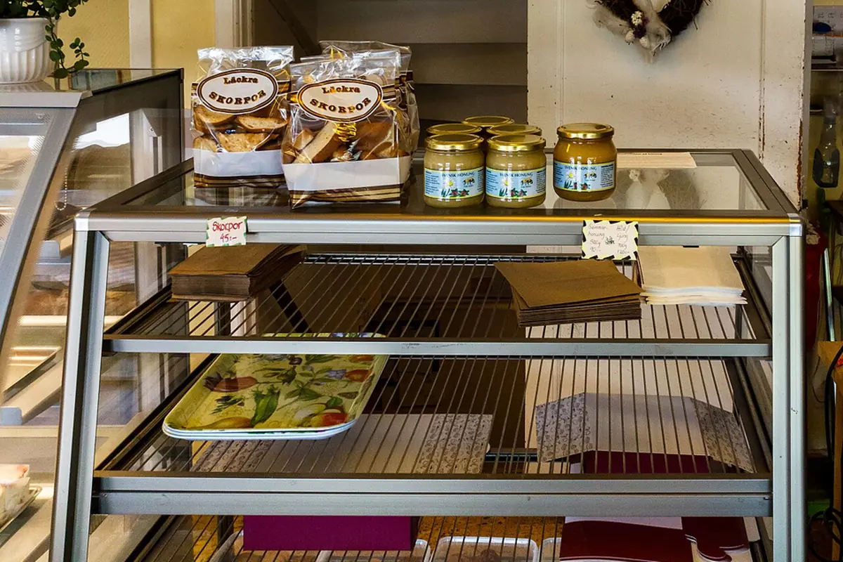 Cake display cases with cakes and pastries in Brastads Bageri 4 — illustrative photo