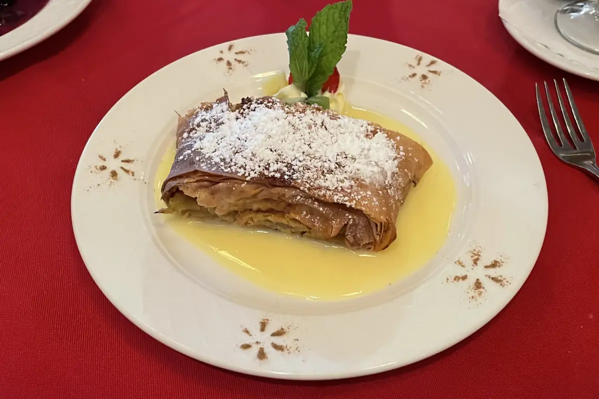 Apple Strudel — illustrative photo