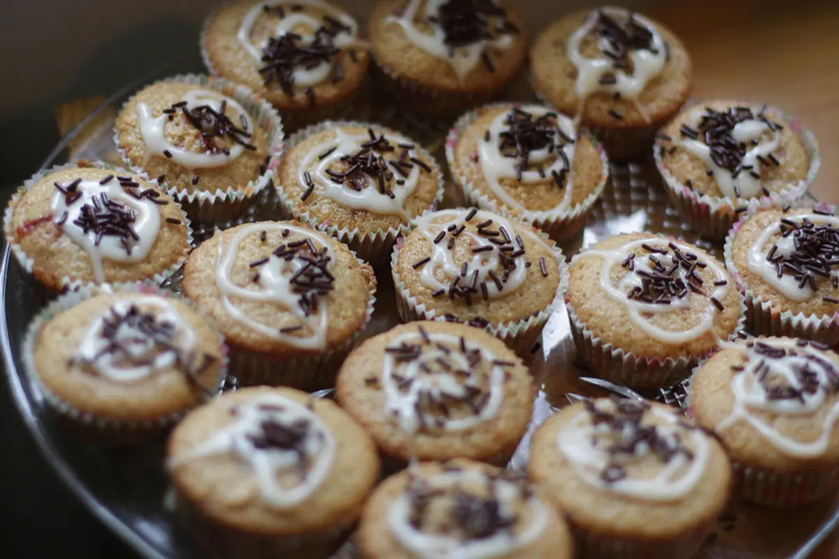 Vegan cupcakes (11514308035) — illustrative photo