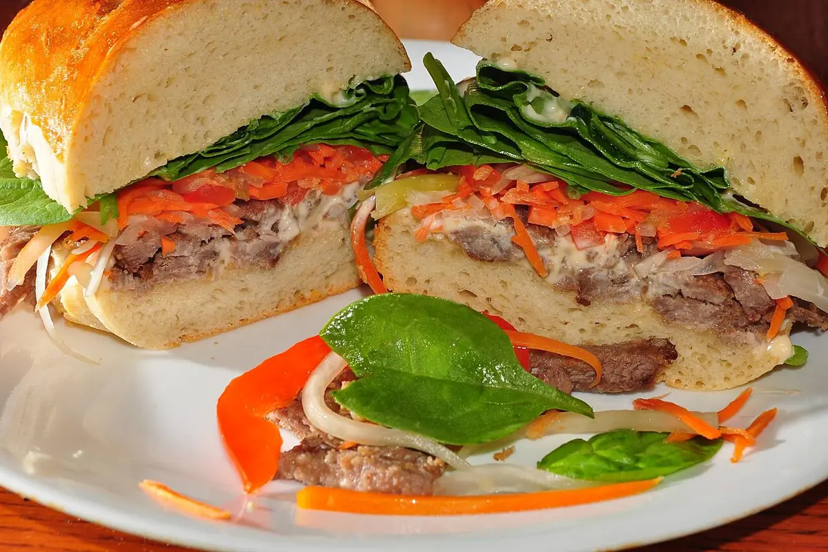 Steak banh mi with spicy mayonnaise on fresh bread — illustrative photo