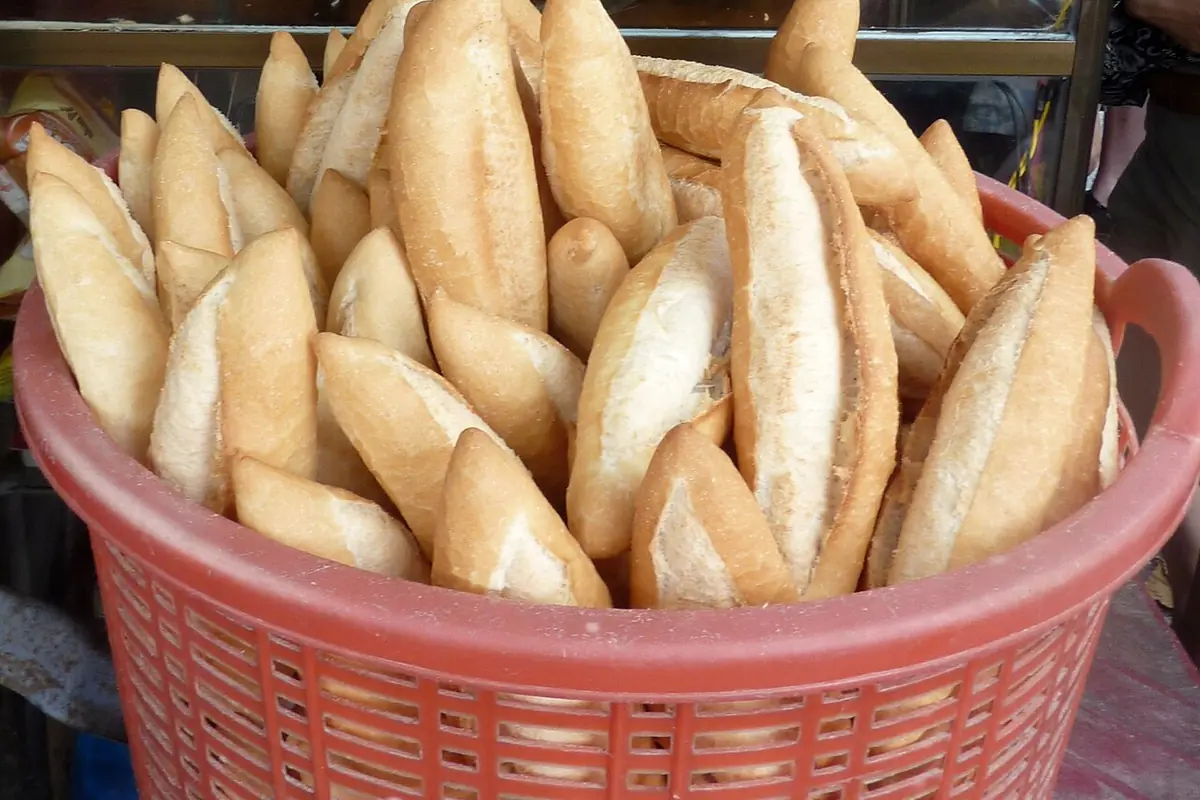 Banh mi - vietnamese bread - (cut out from flickr5607479129) — illustrative photo